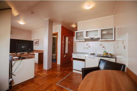 Car Royal Apartments And Rooms Novi Sad Exterior photo