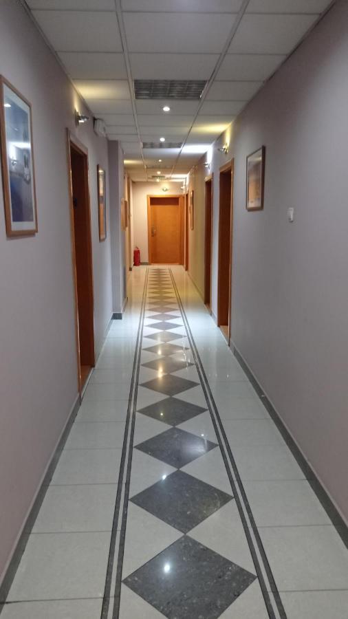 Car Royal Apartments And Rooms Novi Sad Exterior photo